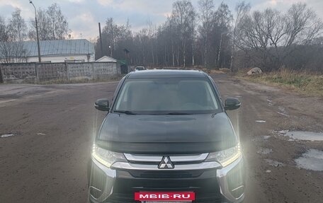 Mitsubishi Outlander III рестайлинг 3, 2016 год, 1 900 000 рублей, 8 фотография