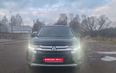 Mitsubishi Outlander III рестайлинг 3, 2016 год, 1 900 000 рублей, 16 фотография