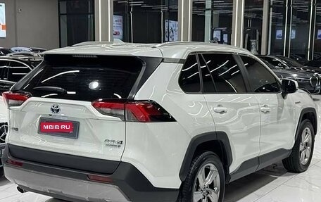 Toyota RAV4, 2022 год, 4 154 000 рублей, 2 фотография