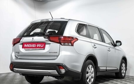 Mitsubishi Outlander III рестайлинг 3, 2015 год, 1 893 000 рублей, 4 фотография