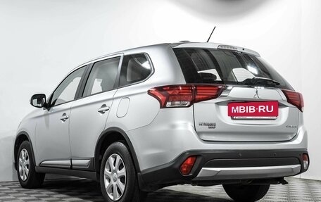 Mitsubishi Outlander III рестайлинг 3, 2015 год, 1 893 000 рублей, 6 фотография