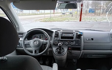 Volkswagen Caravelle T5, 2010 год, 2 400 000 рублей, 6 фотография