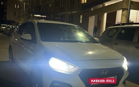 Hyundai Solaris II рестайлинг, 2017 год, 1 000 000 рублей, 2 фотография