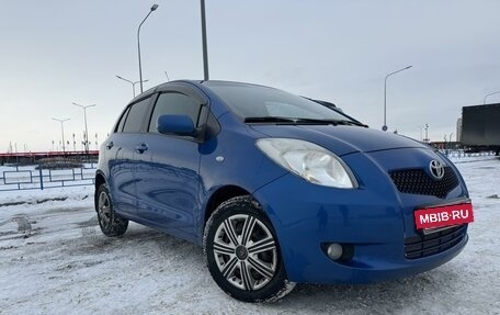 Toyota Yaris III рестайлинг, 2007 год, 730 000 рублей, 3 фотография