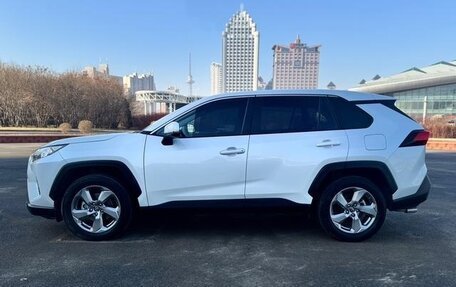 Toyota RAV4, 2021 год, 3 290 000 рублей, 4 фотография