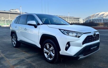 Toyota RAV4, 2021 год, 3 290 000 рублей, 3 фотография