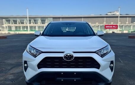 Toyota RAV4, 2021 год, 3 290 000 рублей, 2 фотография