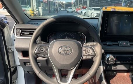 Toyota RAV4, 2021 год, 2 900 000 рублей, 9 фотография