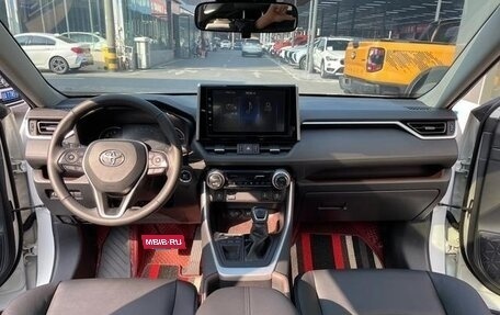 Toyota RAV4, 2021 год, 2 900 000 рублей, 8 фотография