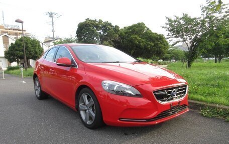 Volvo V40 II рестайлинг, 2013 год, 560 016 рублей, 1 фотография