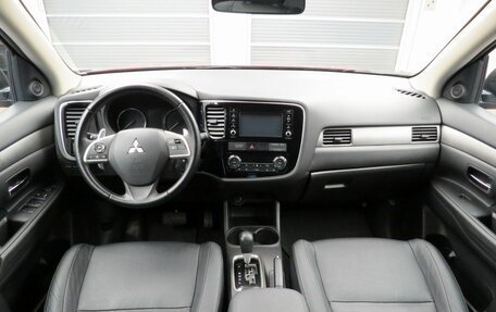 Mitsubishi Outlander III рестайлинг 3, 2012 год, 1 650 000 рублей, 6 фотография