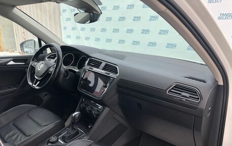 Volkswagen Tiguan II, 2020 год, 3 099 000 рублей, 13 фотография