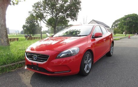 Volvo V40 II рестайлинг, 2013 год, 560 016 рублей, 2 фотография