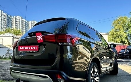 Mitsubishi Outlander III рестайлинг 3, 2018 год, 2 350 000 рублей, 7 фотография