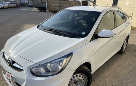 Hyundai Solaris II рестайлинг, 2011 год, 790 000 рублей, 3 фотография