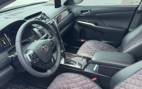 Toyota Camry, 2017 год, 2 800 000 рублей, 4 фотография