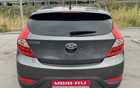 Hyundai Solaris II рестайлинг, 2011 год, 800 000 рублей, 2 фотография