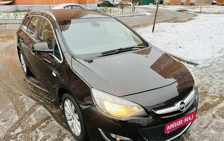 Opel Astra J, 2014 год, 945 000 рублей, 2 фотография