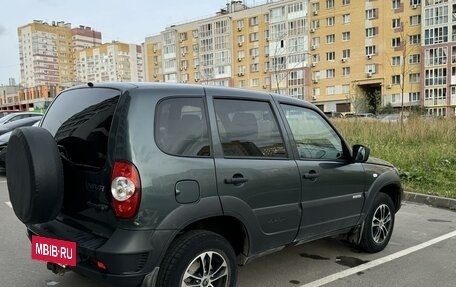 Chevrolet Niva I рестайлинг, 2017 год, 830 000 рублей, 6 фотография