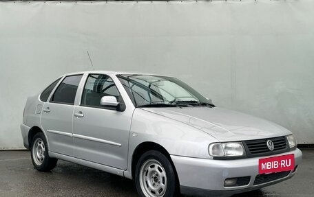 Volkswagen Polo III рестайлинг, 2001 год, 390 000 рублей, 2 фотография