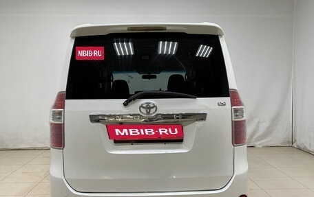 Toyota Noah III, 2008 год, 1 170 000 рублей, 5 фотография