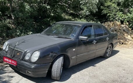 Mercedes-Benz E-Класс, 1995 год, 305 000 рублей, 2 фотография