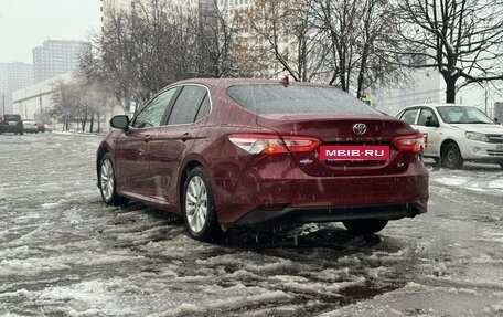 Toyota Camry, 2019 год, 2 300 000 рублей, 4 фотография