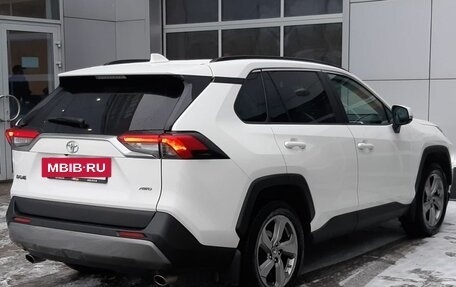 Toyota RAV4, 2021 год, 4 250 000 рублей, 5 фотография