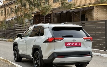 Toyota RAV4, 2024 год, 4 750 000 рублей, 2 фотография