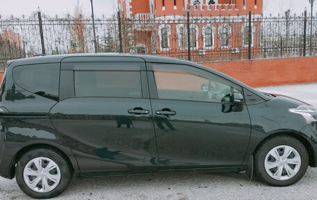 Toyota Sienta II, 2018 год, 1 759 000 рублей, 9 фотография