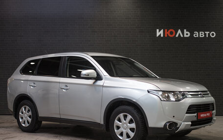 Mitsubishi Outlander III рестайлинг 3, 2014 год, 1 850 000 рублей, 3 фотография