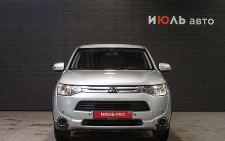 Mitsubishi Outlander III рестайлинг 3, 2014 год, 1 850 000 рублей, 2 фотография