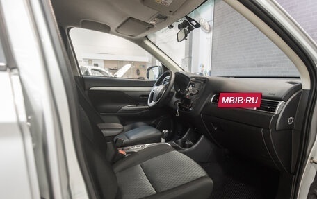 Mitsubishi Outlander III рестайлинг 3, 2014 год, 1 850 000 рублей, 9 фотография