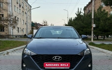 Hyundai Solaris II рестайлинг, 2022 год, 1 580 000 рублей, 2 фотография