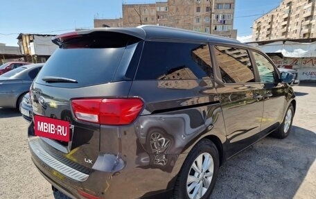 KIA Sedona III, 2017 год, 2 150 000 рублей, 15 фотография