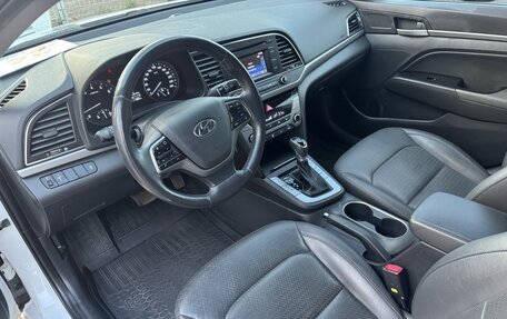 Hyundai Elantra VI рестайлинг, 2017 год, 1 649 000 рублей, 7 фотография