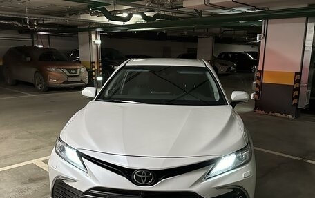 Toyota Camry, 2021 год, 3 485 000 рублей, 2 фотография