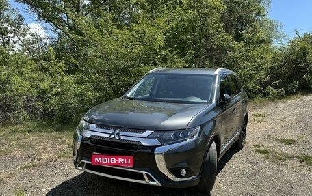 Mitsubishi Outlander III рестайлинг 3, 2019 год, 3 150 000 рублей, 1 фотография