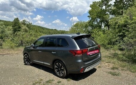 Mitsubishi Outlander III рестайлинг 3, 2019 год, 3 150 000 рублей, 3 фотография