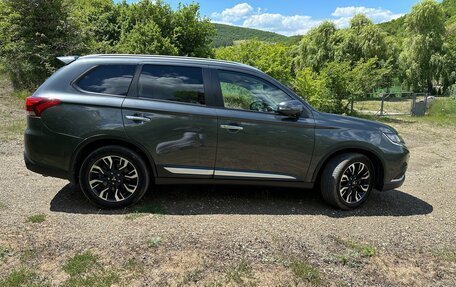 Mitsubishi Outlander III рестайлинг 3, 2019 год, 3 150 000 рублей, 5 фотография