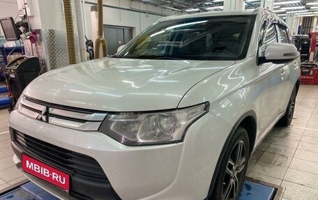 Mitsubishi Outlander III рестайлинг 3, 2014 год, 1 697 000 рублей, 1 фотография