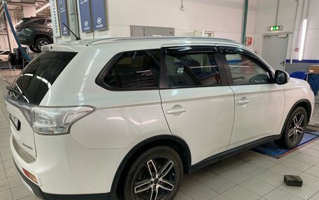 Mitsubishi Outlander III рестайлинг 3, 2014 год, 1 697 000 рублей, 7 фотография