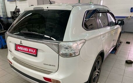 Mitsubishi Outlander III рестайлинг 3, 2014 год, 1 697 000 рублей, 6 фотография