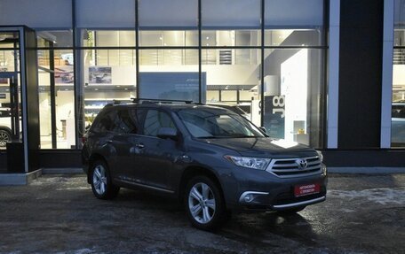 Toyota Highlander III, 2011 год, 2 300 000 рублей, 3 фотография