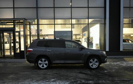 Toyota Highlander III, 2011 год, 2 300 000 рублей, 11 фотография