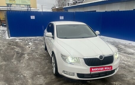 Skoda Superb III рестайлинг, 2012 год, 1 350 000 рублей, 2 фотография