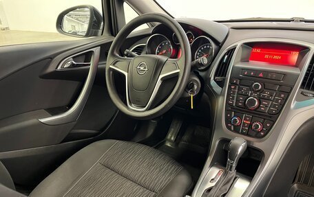 Opel Astra J, 2013 год, 1 345 000 рублей, 28 фотография