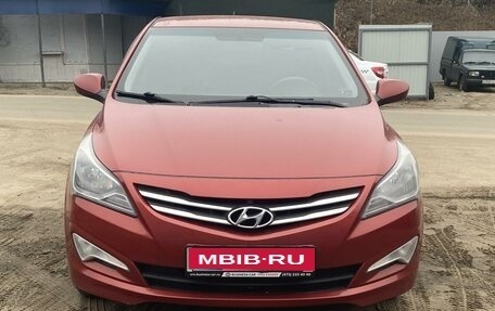 Hyundai Solaris II рестайлинг, 2015 год, 860 000 рублей, 1 фотография