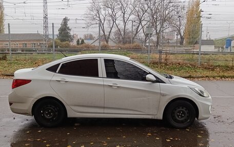 Hyundai Solaris II рестайлинг, 2013 год, 950 000 рублей, 2 фотография