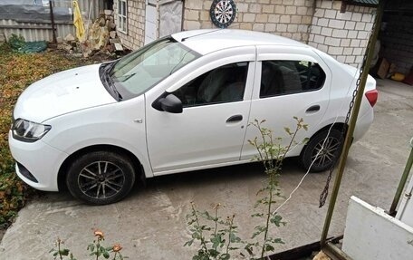 Renault Logan II, 2014 год, 900 000 рублей, 10 фотография